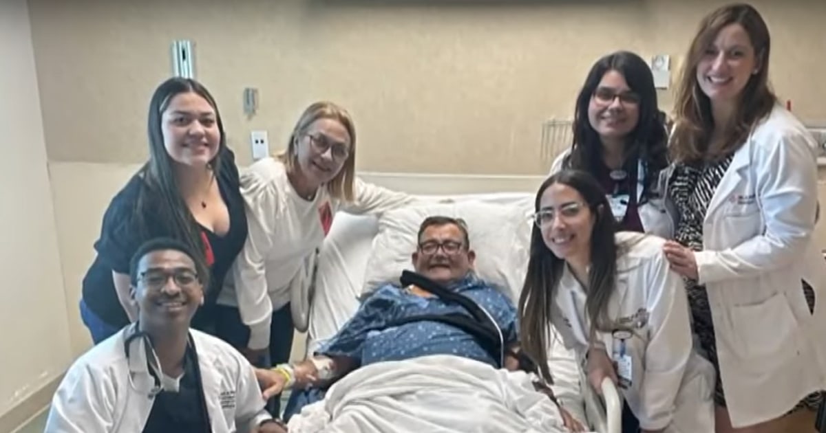 A Latino grandfather suffers cardiac arrest in a restaurant and is saved by the doctors at the next table: “They were angels”