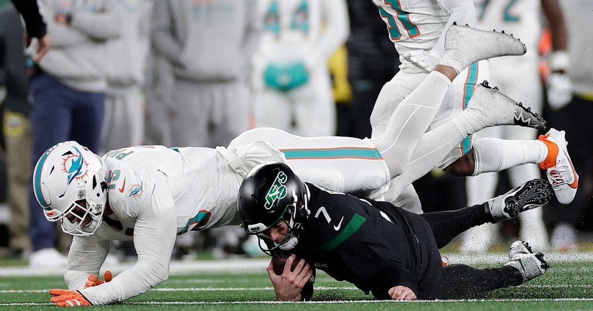 Dolphins player criticizes artificial turf at MetLife Stadium