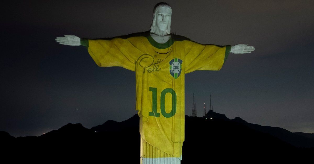 Pelé is honored by Christ the Redeemer in Rio de Janeiro