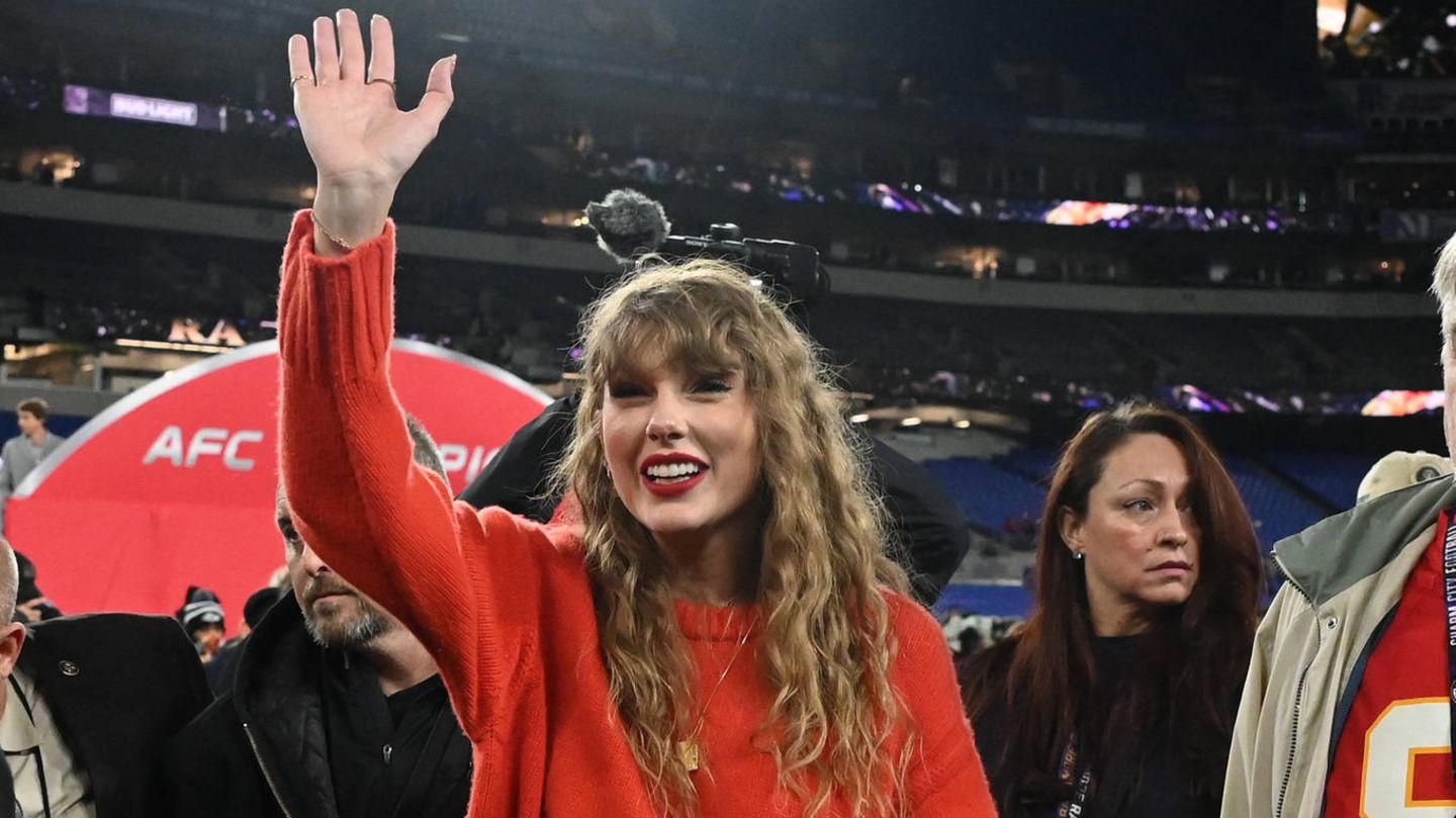 Conspiracy theory: Taylor Swift, the Super Bowl the US election