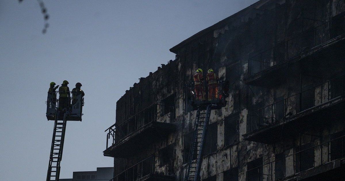 Spain: Death toll from fire in residential building rises to 10