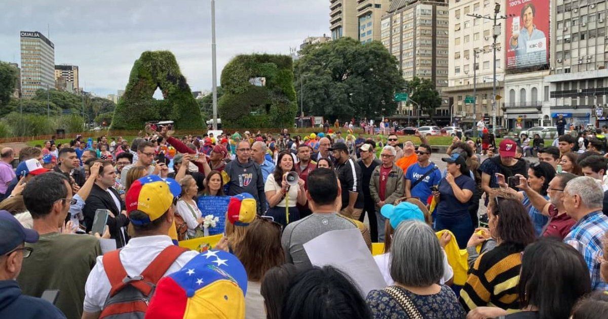 Venezuelans abroad "raise their voices" demanding free elections