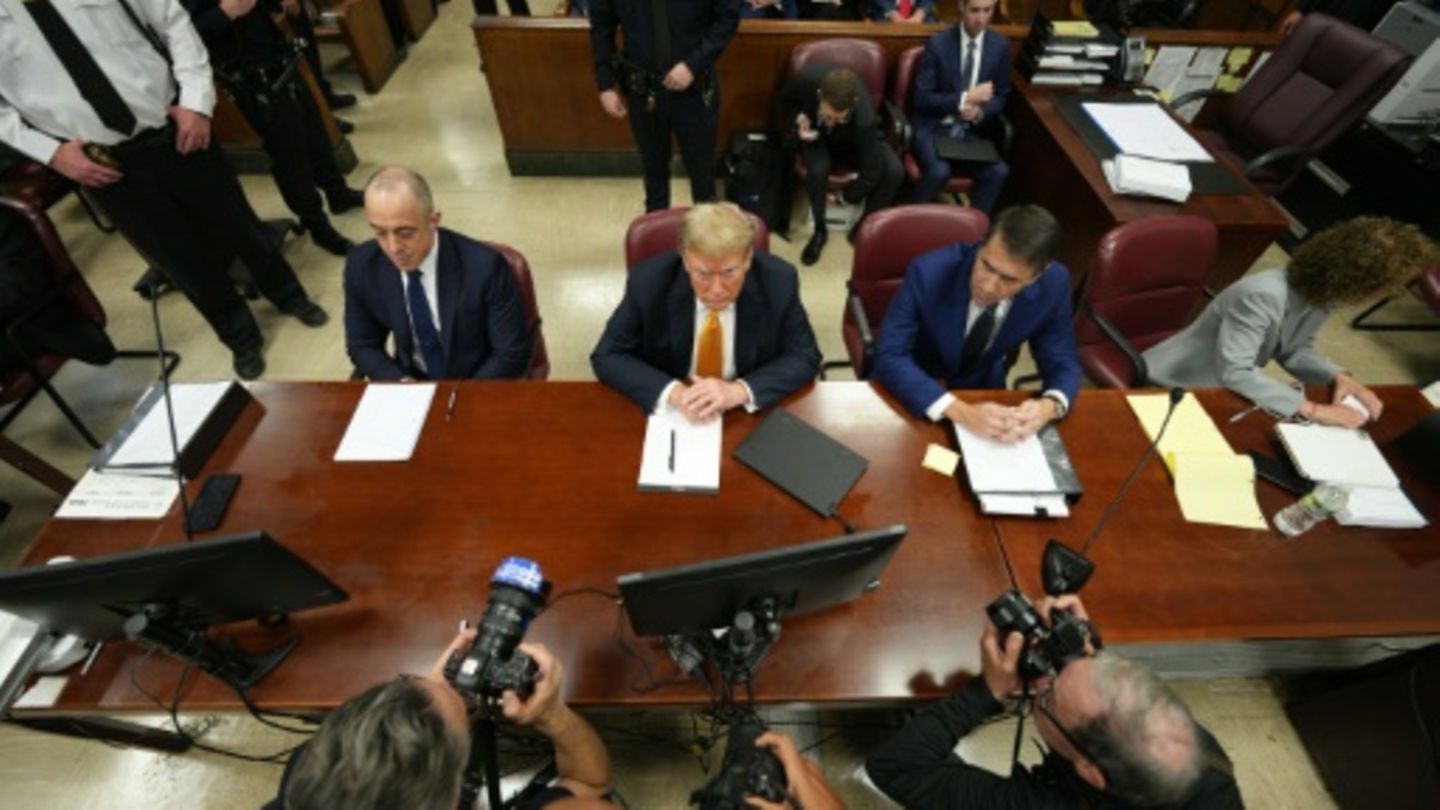 Ex-Präsident Donald Trump im Gerichtssal in New York
