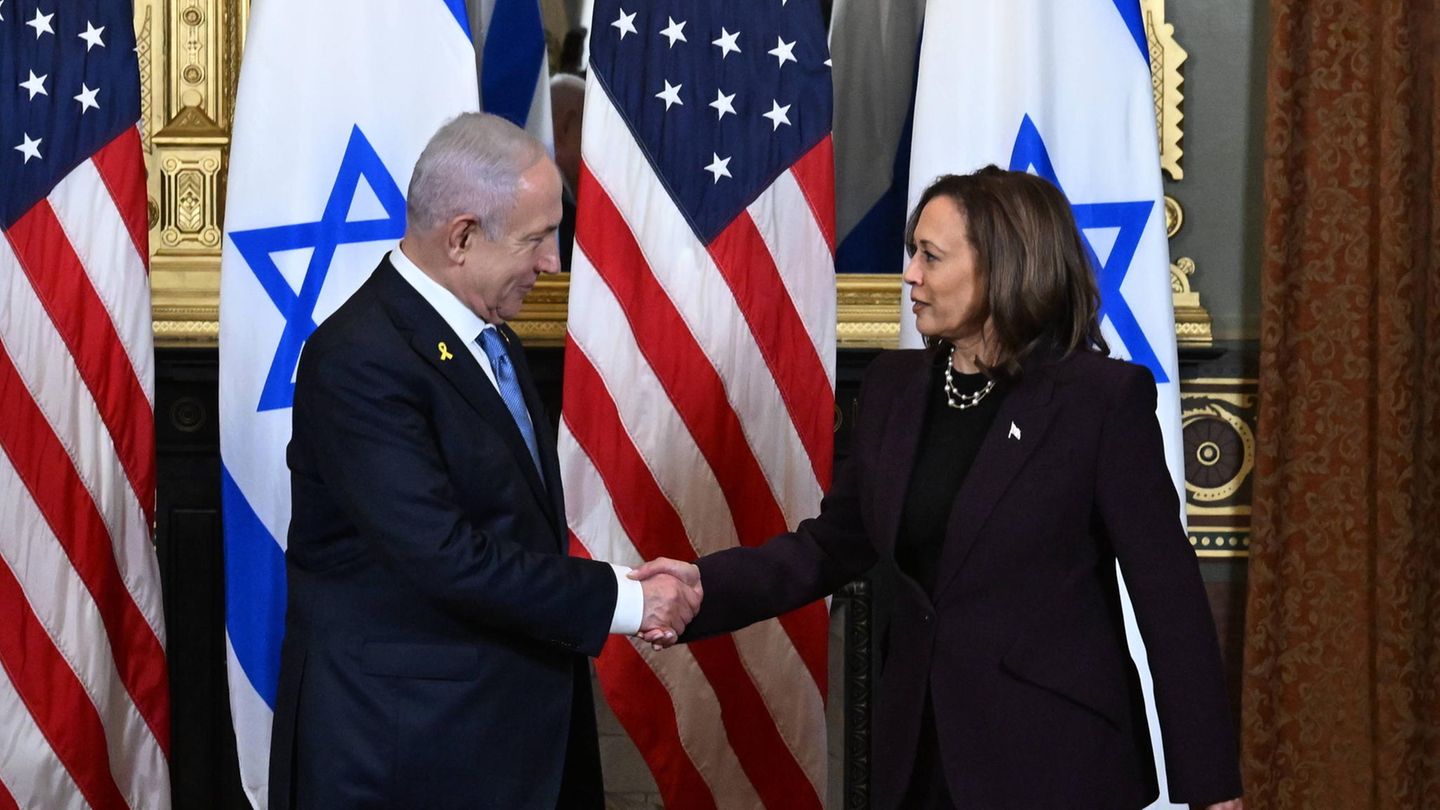 Netanjahu schüttelt Harris' Hand